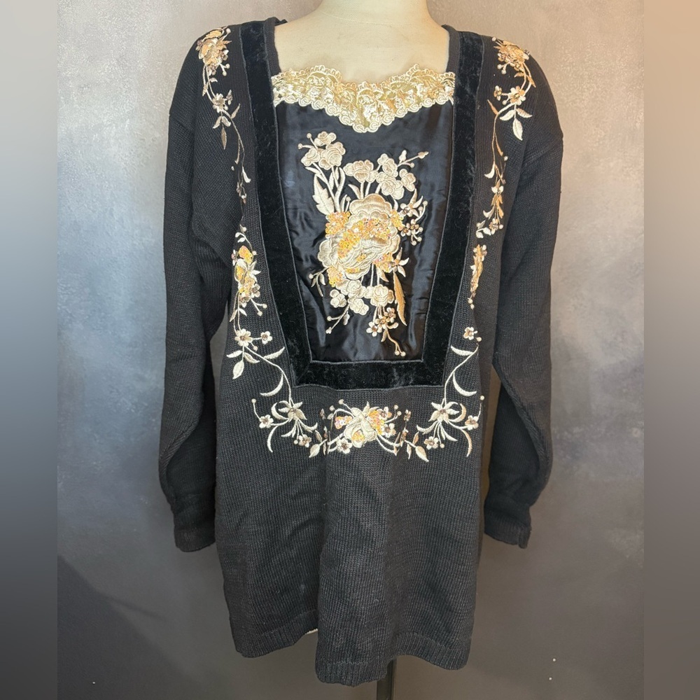 ✨ Vintage Embroidered Lacy Afternoon Knit Top / Sweater Size M✨